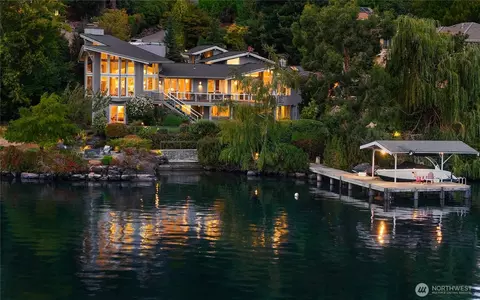 8493 W Mercer Way, Mercer Island, WA 98040