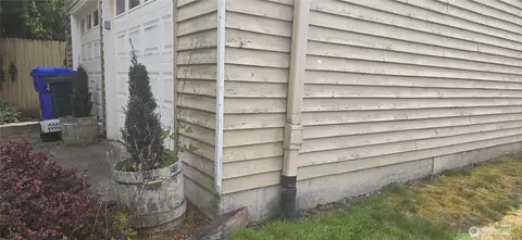 Exterior - 202 SE 94th St, Everett, WA 98208 photo 2 of 3