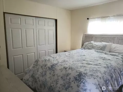 Bedroom - 1181 Spruce Dr, Enumclaw, WA 98022 photo 5 of 6