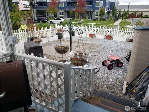 Exterior - 1181 Spruce Dr, Enumclaw, WA 98022 photo 3 of 4