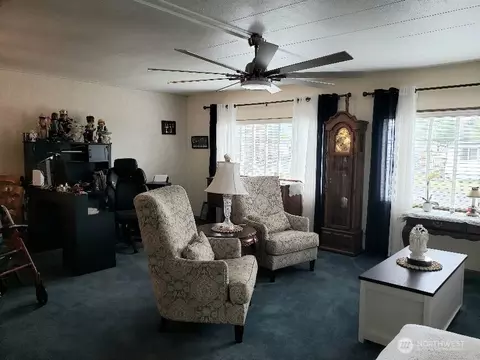 Living - 1181 Spruce Dr, Enumclaw, WA 98022 photo 4 of 6
