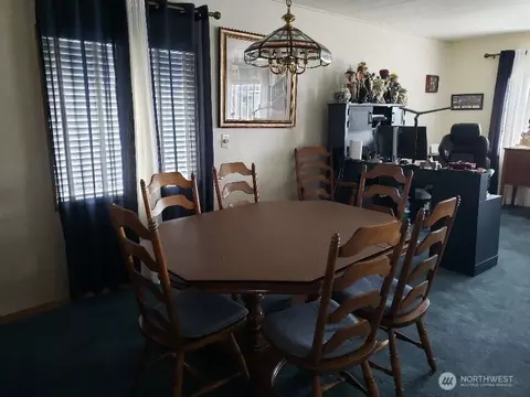 Dining - 1181 Spruce Dr, Enumclaw, WA 98022 photo 3 of 3