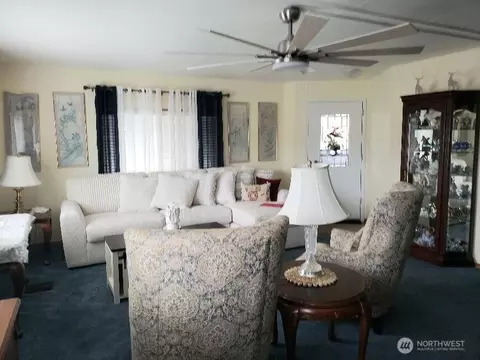 Living - 1181 Spruce Dr, Enumclaw, WA 98022 photo 1 of 6