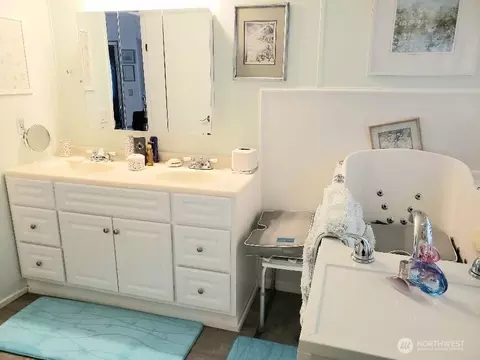 Bath - 1181 Spruce Dr, Enumclaw, WA 98022 photo 1 of 5