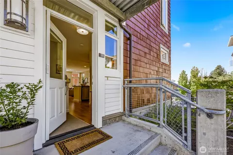 130 Harbor Square Loop NE #H1, Bainbridge Island, WA 98110