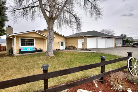 709 Ridge Dr W, Omak, WA 98841