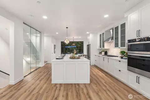 Kitchen - 932 Duchess Rd #B-1, Bothell, WA 98012 photo 2 of 11