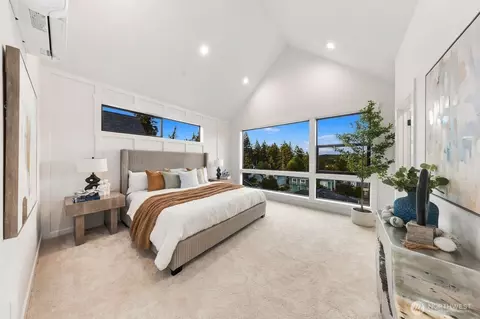 Bedroom - 932 Duchess Rd #B-1, Bothell, WA 98012 photo 3 of 4