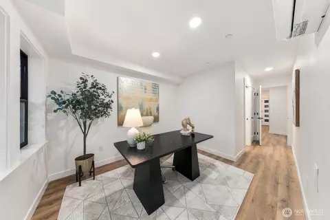 Entry Way - 932 Duchess Rd #B-1, Bothell, WA 98012 photo 3 of 4