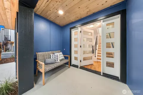 Entry Way - 932 Duchess Rd #B-1, Bothell, WA 98012 photo 1 of 4