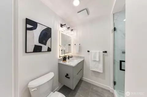 Bath - 932 Duchess Rd #B-1, Bothell, WA 98012 photo 1 of 2