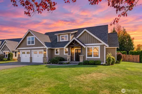 733 W Park Dr, Lynden, WA 98264