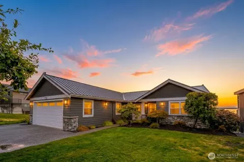 1106 Bayshore Dr, Camano Island, WA 98282