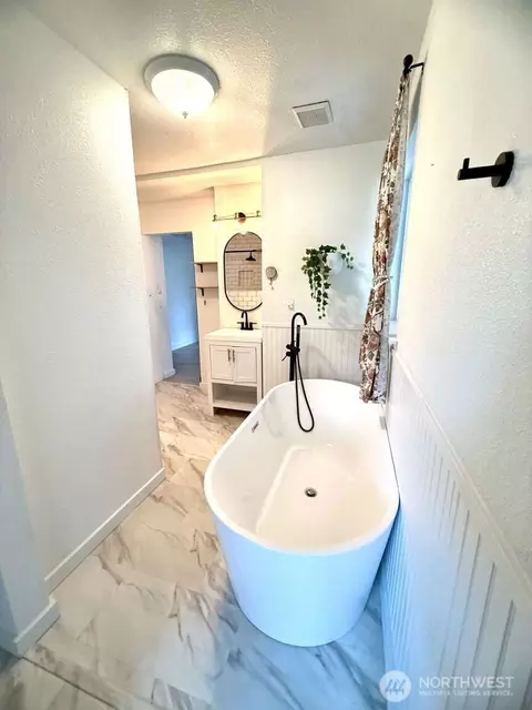 Bath - 704 Kansas St SW, Orting, WA 98360 photo 2 of 4