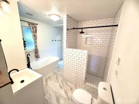 Bath - 704 Kansas St SW, Orting, WA 98360 photo 1 of 4