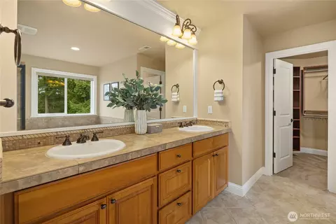 Bath - 10311 NE 194th St, Bothell, WA 98011 photo 2 of 5