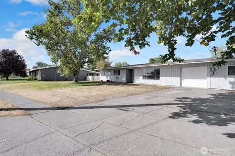 9023 Mcconnell Dr #A, Moses Lake, WA 98837