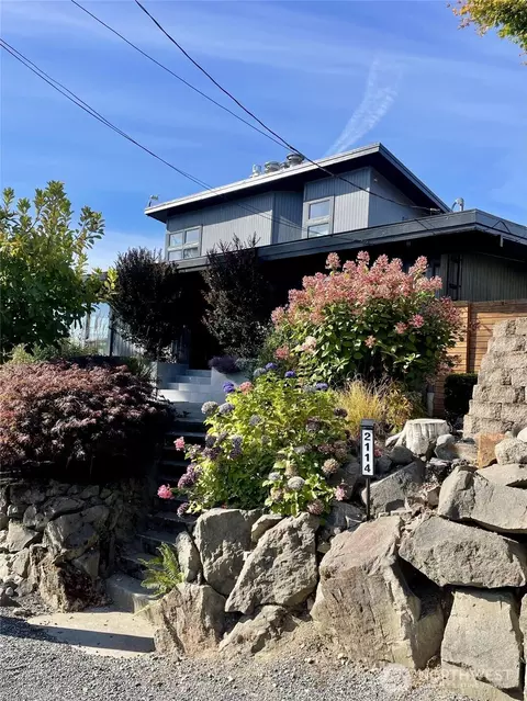 2114 NW 201st St, Shoreline, WA 98177