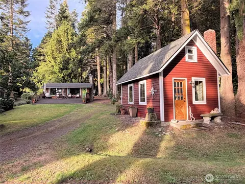 3319 Walnut Ct, Camano Island, WA 98282