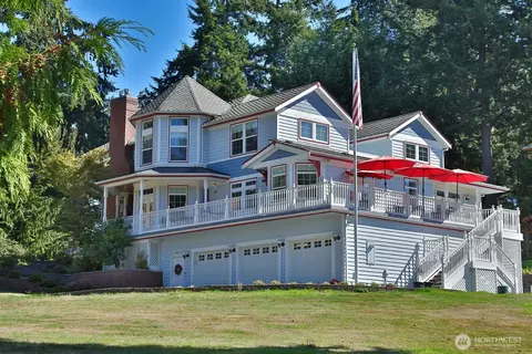 4312 Quaternary Rd, Clinton, WA 98236