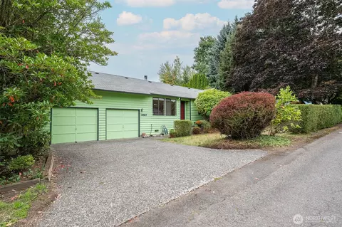 19507 55th Ave NE, Lake Forest Park, WA 98155