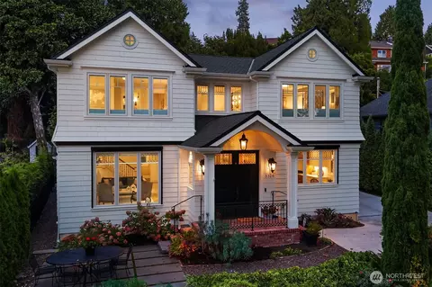 3326 43rd Ave NE, Seattle, WA 98105