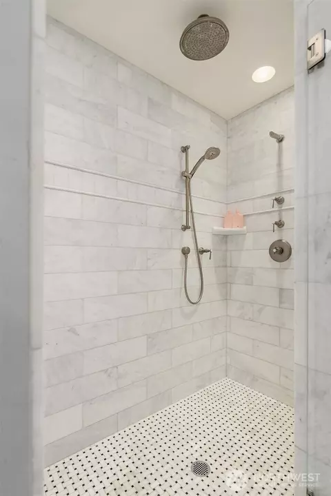 Bath - 3326 43rd Ave NE, Seattle, WA 98105 photo 4 of 6