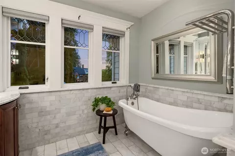 Bath - 3326 43rd Ave NE, Seattle, WA 98105 photo 3 of 6