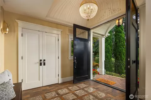 Entry Way - 3326 43rd Ave NE, Seattle, WA 98105 photo 2 of 4