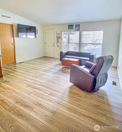 Living - 3333 228th St SE #23, Bothell, WA 98021 photo 1 of 2