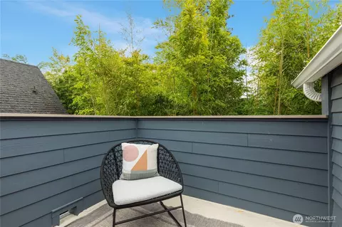 Exterior - 2211 E Olive St, Seattle, WA 98122 photo 5 of 7