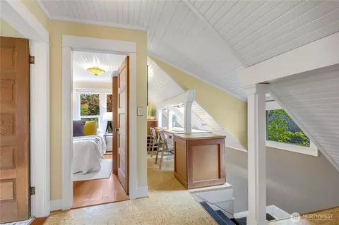 Entry Way - 2211 E Olive St, Seattle, WA 98122 photo 5 of 5