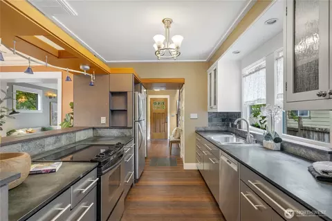 Kitchen - 2211 E Olive St, Seattle, WA 98122 photo 1 of 4