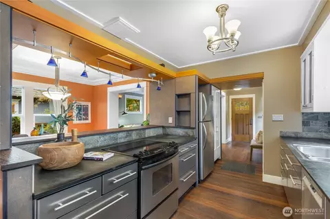 Kitchen - 2211 E Olive St, Seattle, WA 98122 photo 3 of 4