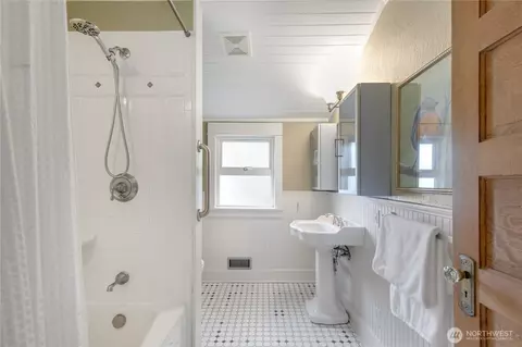 Bath - 2211 E Olive St, Seattle, WA 98122 photo 1 of 2