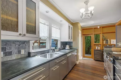 Kitchen - 2211 E Olive St, Seattle, WA 98122 photo 4 of 4