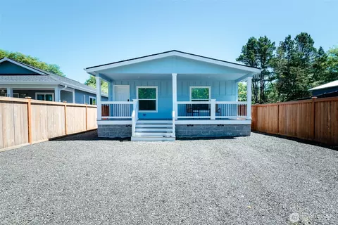 710 N 3rd St, Westport, WA 98595