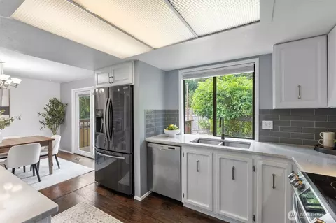 Kitchen - 20308 13th Dr SE, Bothell, WA 98012 photo 3 of 4