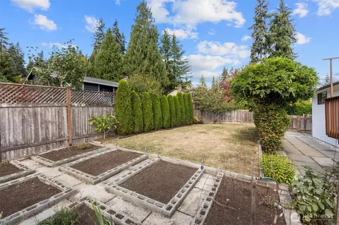 Exterior - 20308 13th Dr SE, Bothell, WA 98012 photo 10 of 13