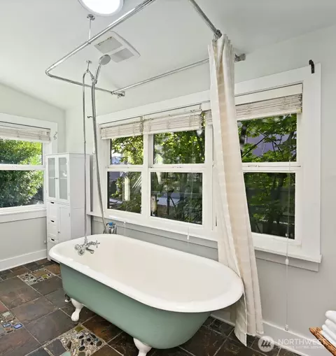 Bath - 933 N 84th St, Seattle, WA 98103 photo 2 of 2