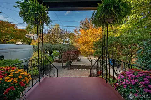 Exterior - 933 N 84th St, Seattle, WA 98103 photo 3 of 7
