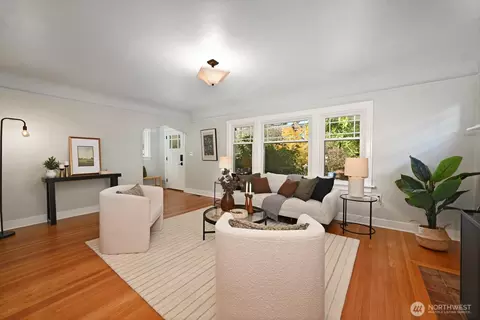 Living - 933 N 84th St, Seattle, WA 98103 photo 2 of 3