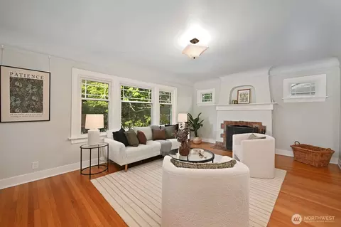 Living - 933 N 84th St, Seattle, WA 98103 photo 1 of 3
