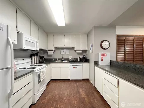 Kitchen - 161 Fircrest Dr, Sequim, WA 98382 photo 4 of 4