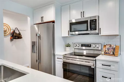 Kitchen - 6104 190th Avenue Ct E, Lake Tapps, WA 98391 photo 1 of 4