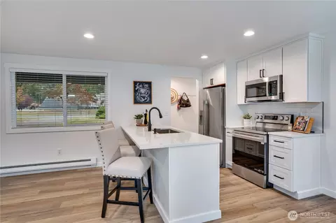 Kitchen - 6104 190th Avenue Ct E, Lake Tapps, WA 98391 photo 3 of 4