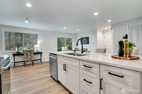 Kitchen - 6104 190th Avenue Ct E, Lake Tapps, WA 98391 photo 2 of 4