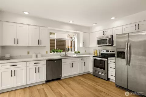 Kitchen - 12809 NE 201st Pl, Bothell, WA 98011 photo 1 of 2