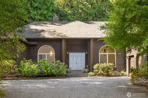 8387 NE Sumanee Pl, Bainbridge Island, WA 98110
