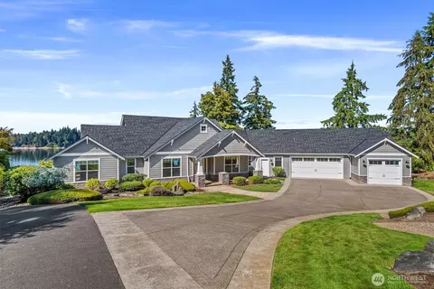 4827 Bayshore Ln NW, Olympia, WA 98502
